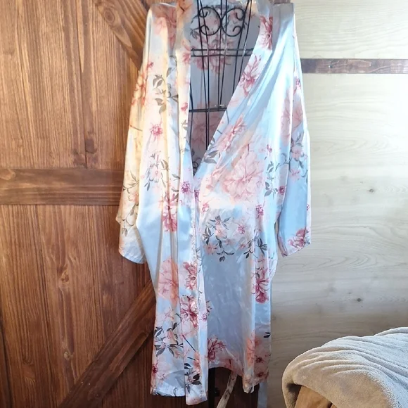 3 Piece Plus size Floral Satin Kimono Robe, Shirt and Shorts - Picture 4 of 10